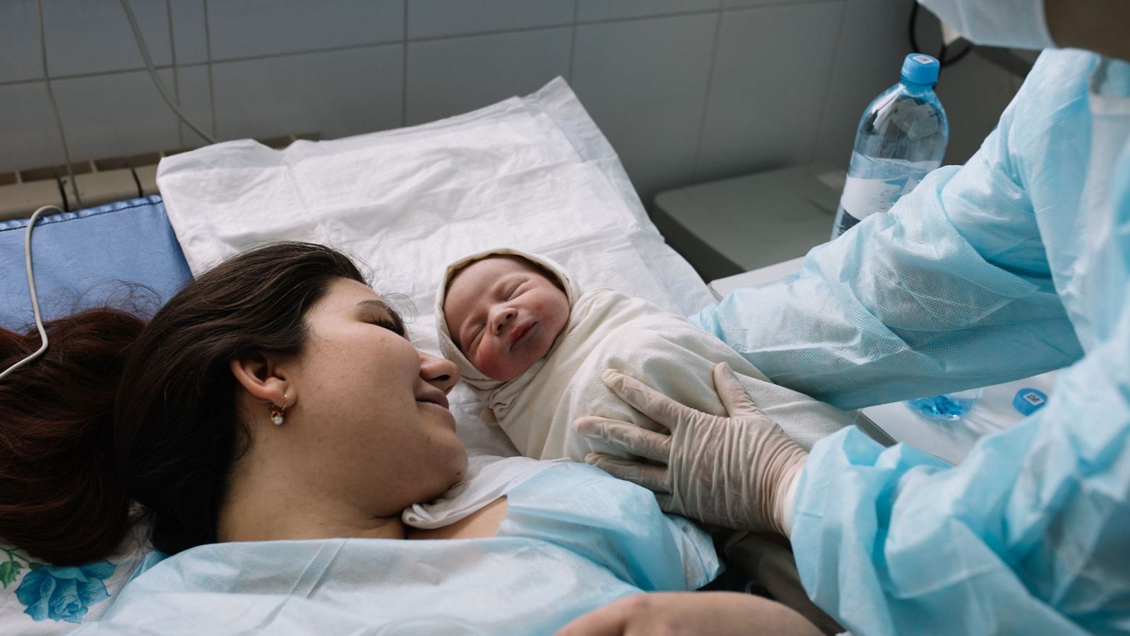 Aumentan los nacimientos por primera vez en 10 años en España | Ver