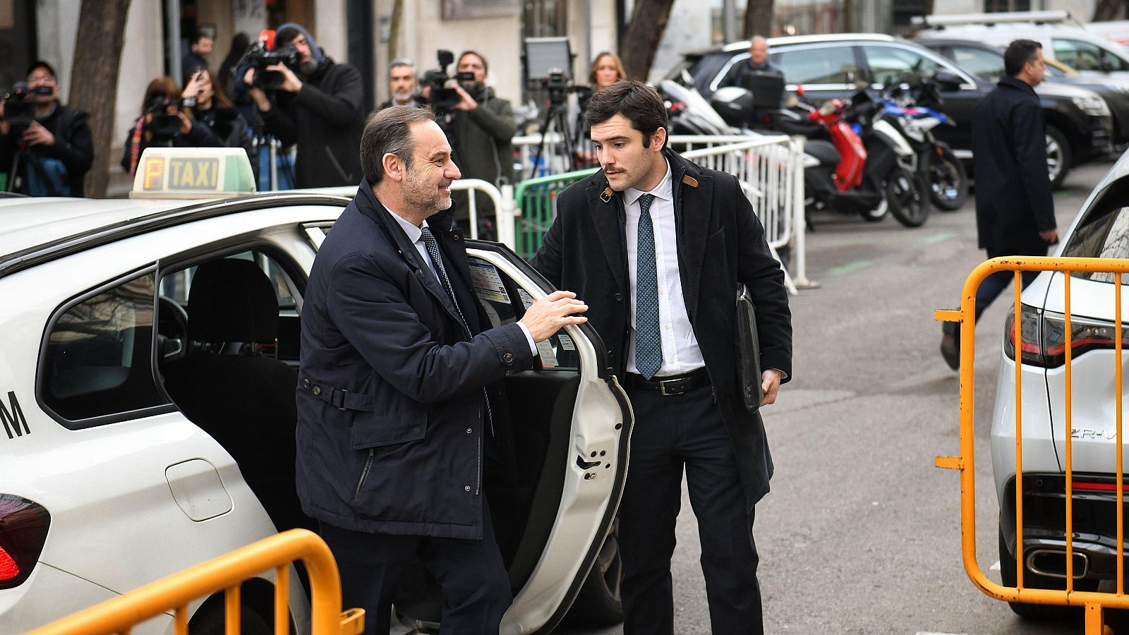 José Luis Ábalos llega al Supremo para declarar por el 'caso Koldo' - Informativo 24h | Ver