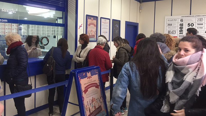 Una administración de Alaquàs regala 50 décimos de Lotería de Navidad a cambio de celebrarlo como el 'Gordo'