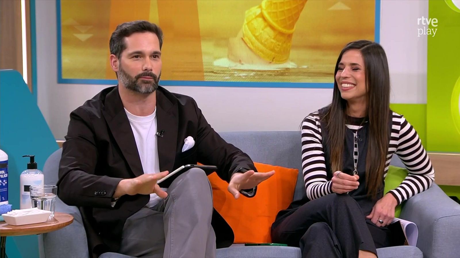 La regla dels 5 segons quan un aliment cau a terra | L'altaveu - L'altaveu | Veure