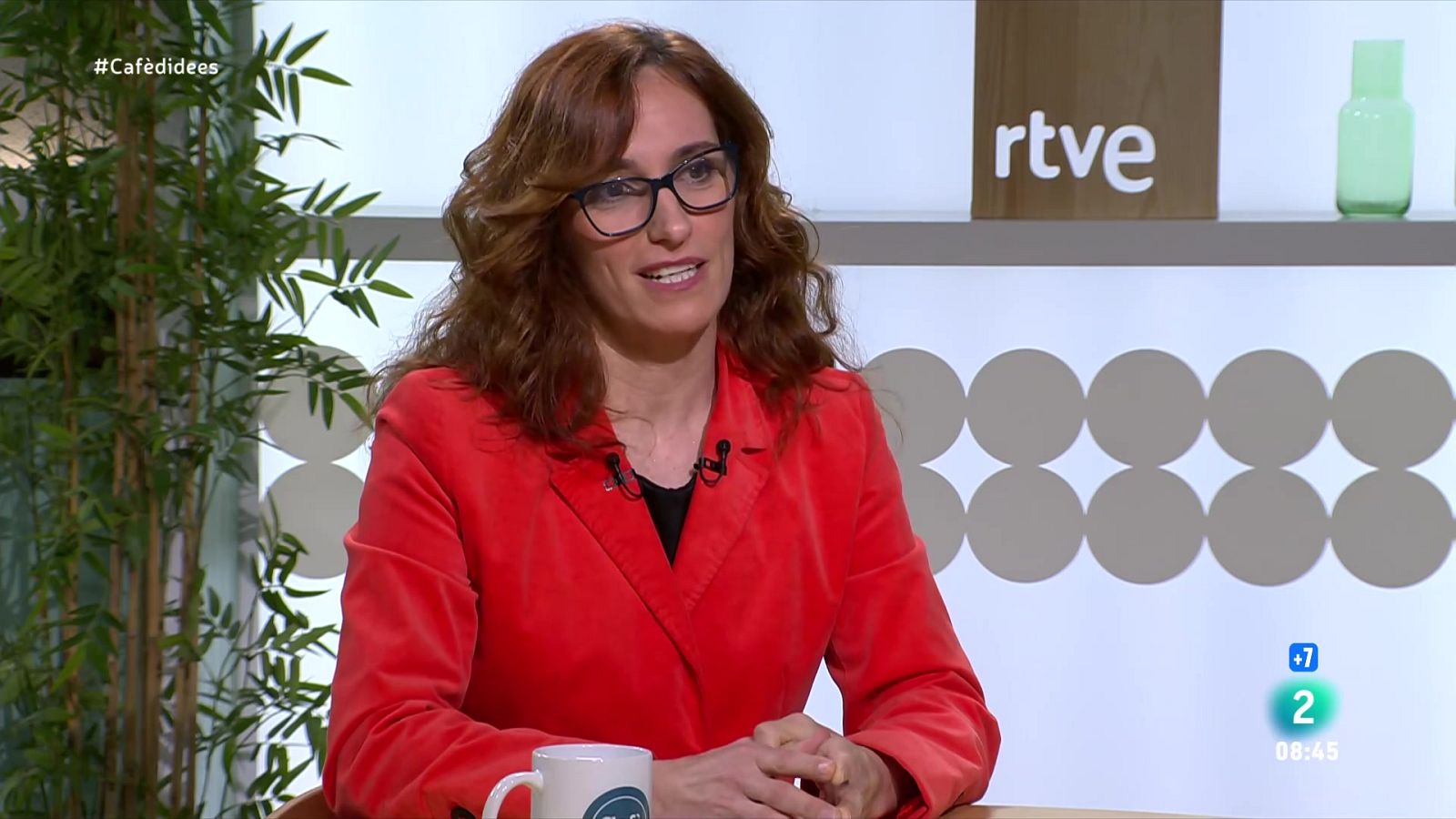 Mónica García: "No crec que els metges estiguem mal pagats" | Veure