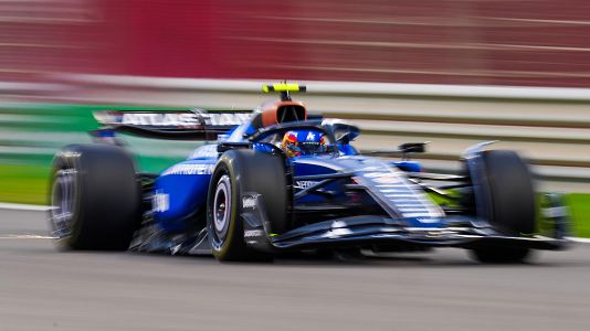 Carlos Sainz lidera la segunda sesin de los test de F1 en Barin