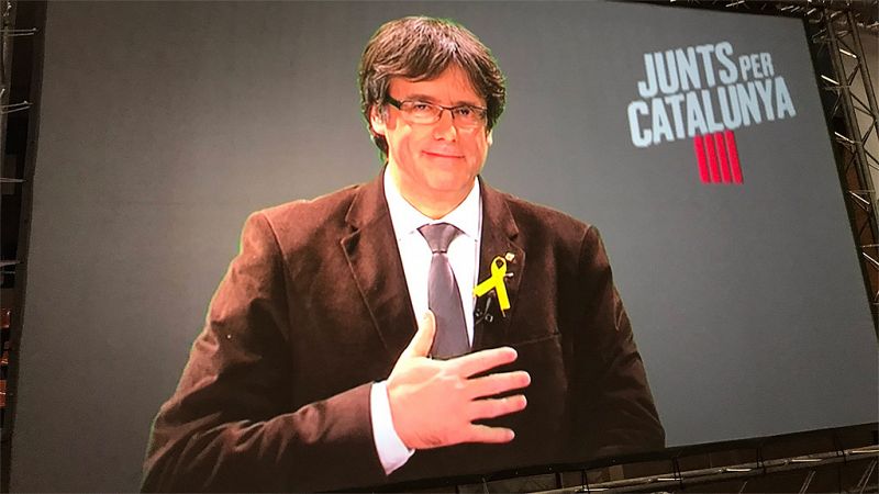 Puigdemont acusa al "frente del 155" de calumniar a la escuela catalana