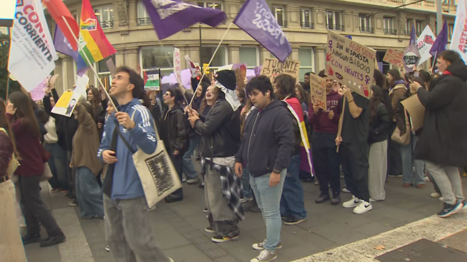 8M: Los estudiantes de Zaragoza salen a la calle para exigir la igualdad - Noticias Aragón | Ver