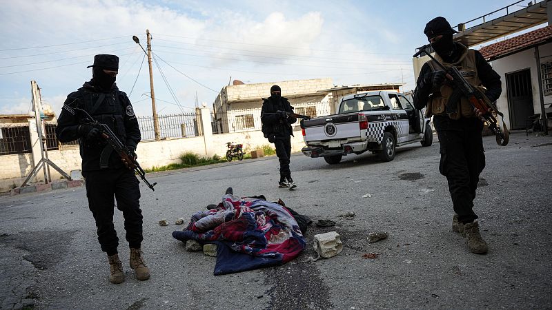 El Gobierno sirio frena la ola de violencia y anuncia una investigación sobre la matanza de civiles