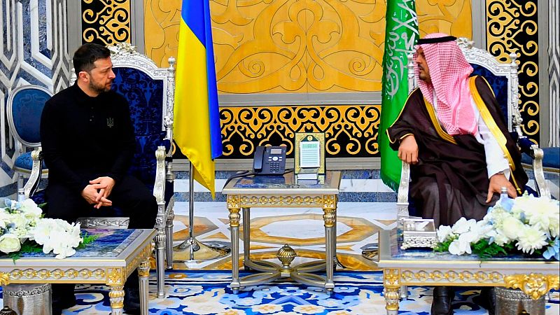 Zelenski acude a Arabia Saudí antes de la reunión de su equipo con el de Trump, que espera "grandes avances"