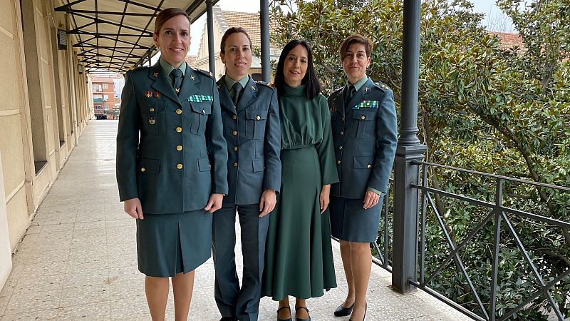 Nerea Bardillo, ngela Fernndez, Mercedes Gonzlez y Mara Jess Pascual, despues de las entrevistas