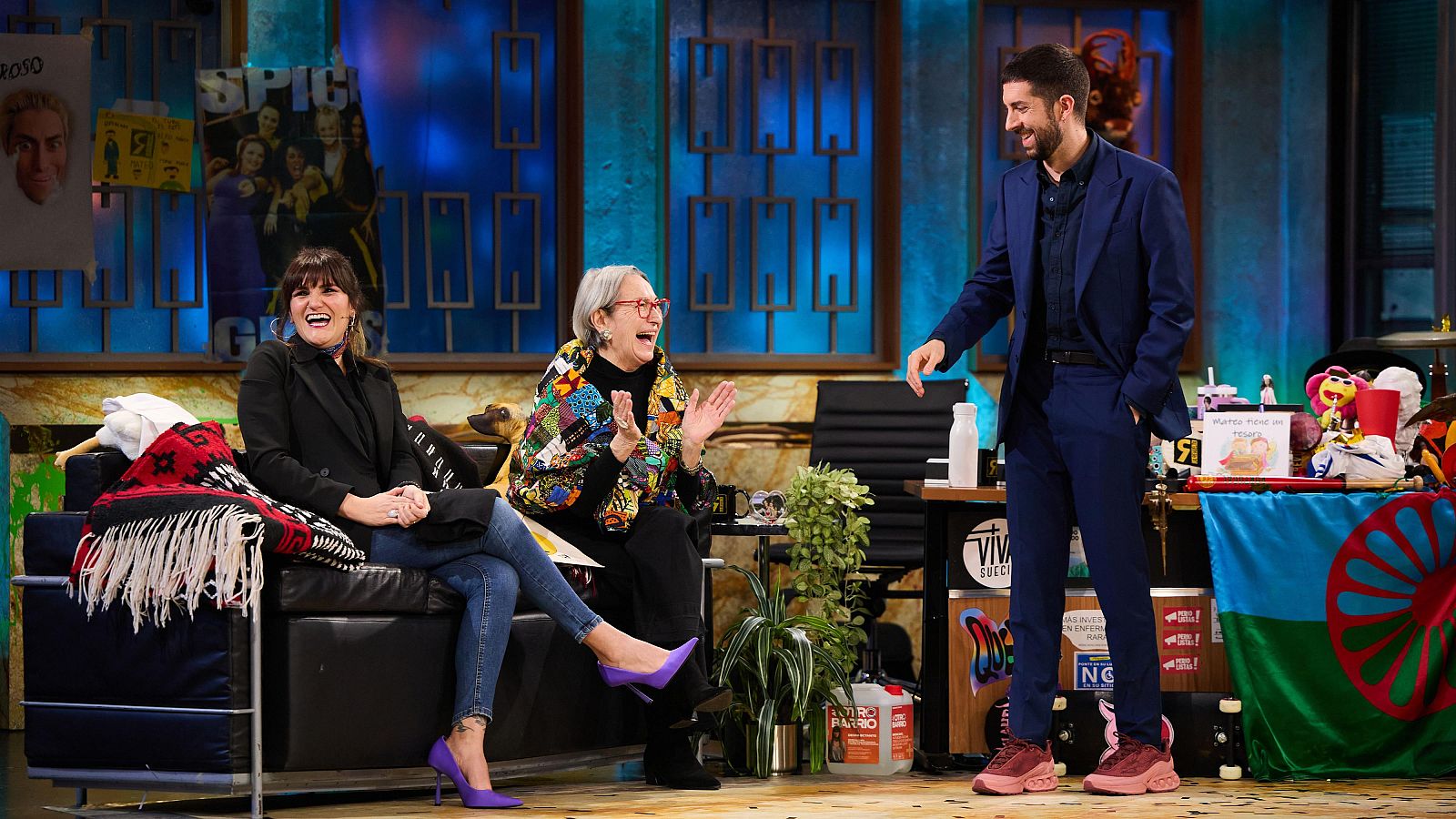 La Revuelta | Luisa Gavasa y Rozalén encarnan a Chavela 13/3/25 - La Revuelta | Ver