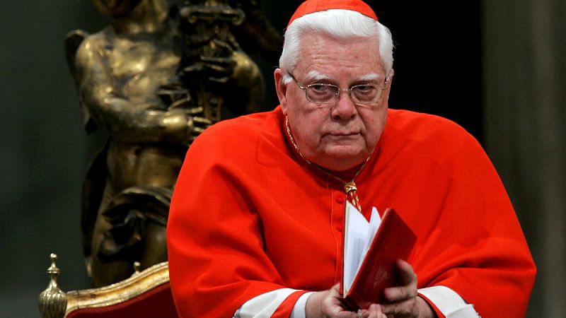 Muere el cardenal Law, que ocultó los abusos sexuales a niños denunciados por el 'Boston Globe'