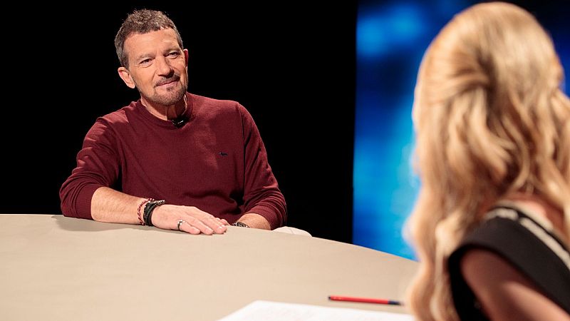 'Versión Española' estrena este domingo 'Competencia oficial' con Antonio Banderas