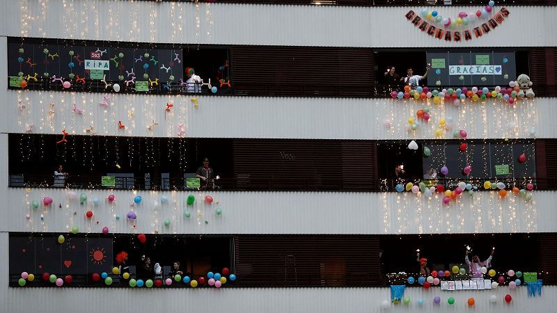 Cuando España salió a los balcones para aplaudir a los sanitarios frente a la pandemia del covid-19