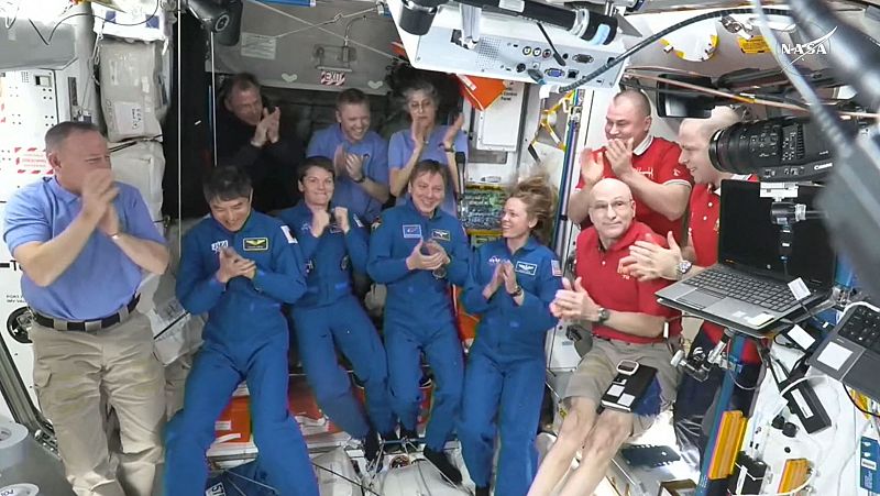 La misin Crew-10 se acopla con xito a la Estacin Espacial Internacional para el relevo de los astronautas atrapados