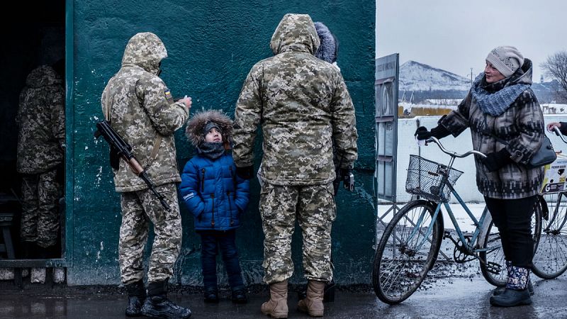 Unos 220.000 niños son amenazados por las minas antipersona y otras armas explosivas en el este de Ucrania