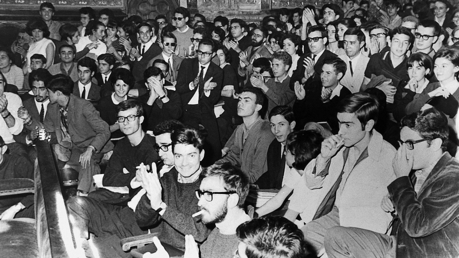 'La conquista de la democracia': RTVE estrena la serie documental que recorre el camino a la libertad en España - Telediario 1 | Ver