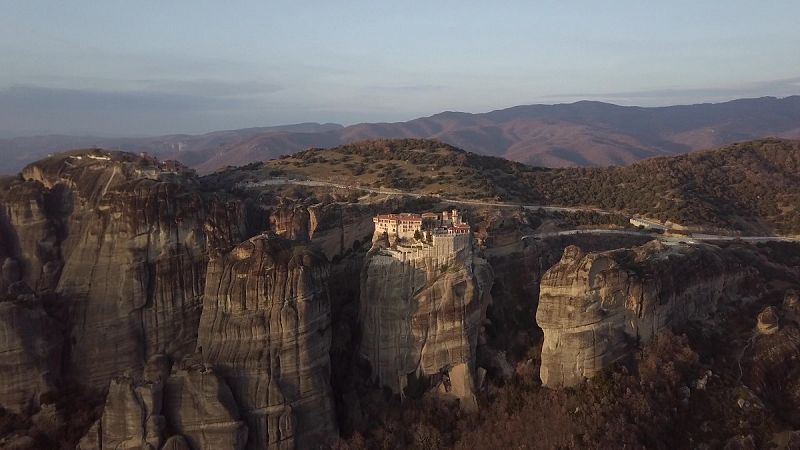 Meteors: aix sn els monestirs situats als cims de les muntanyes a Grcia