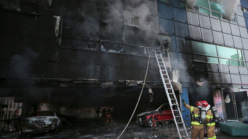 Al menos 29 personas mueren en el incendio de un gimnasio en Corea del Sur
