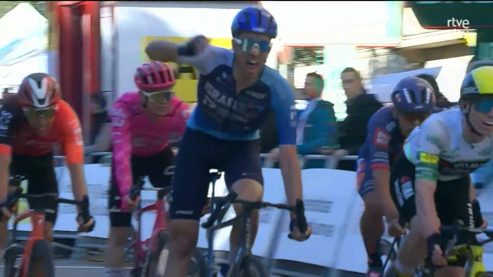 Ethan Vernon gana al sprint la etapa 2 de la Volta a Catalunya - Ciclismo | Ver