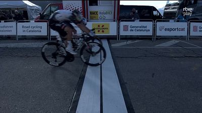 Juan Ayuso se impone a Primoz Roglic en un final de foto-finish en La Molina y se coloca lder de la Volta