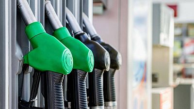 El precio de los carburantes encadena su cuarta cada consecutiva y marca mnimos del ao