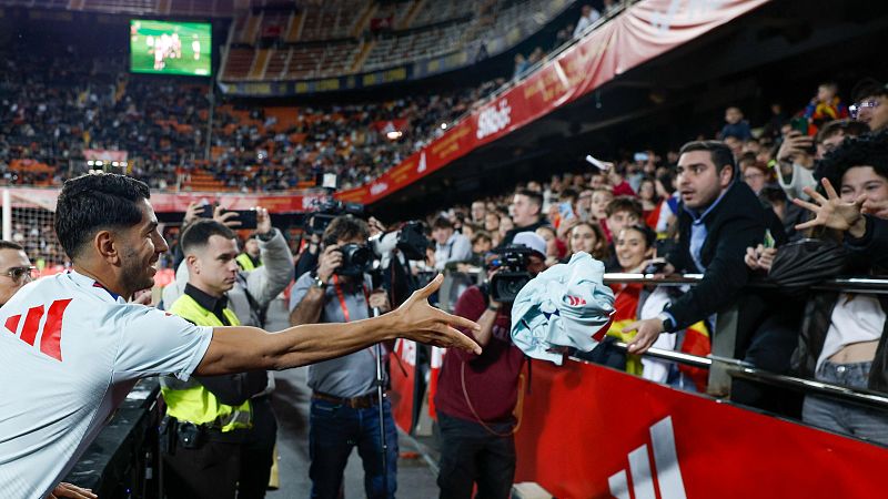 La seleccin espaola de ftbol realiza un entrenamiento abierto al pblico en el estadio de Mestalla