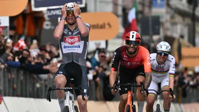 Van der Poel conquista Miln San-Remo en una batalla para la historia contra Pogacar y Ganna