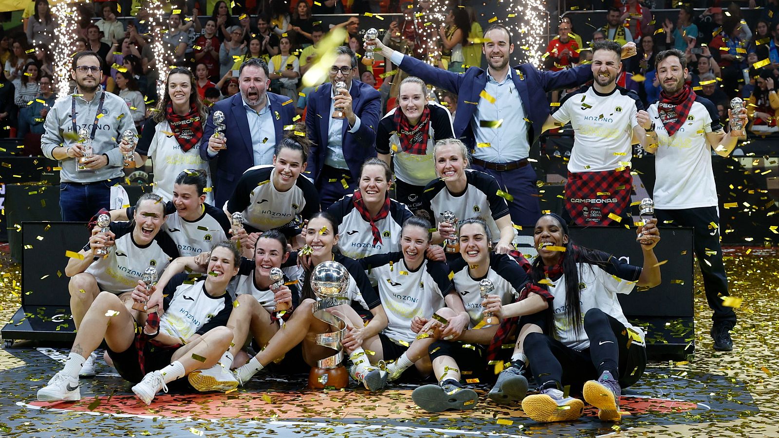 El show de Aina Ayuso y Lou López da la Copa de la Reina al CB Jairis - Baloncesto en RTVE | Ver