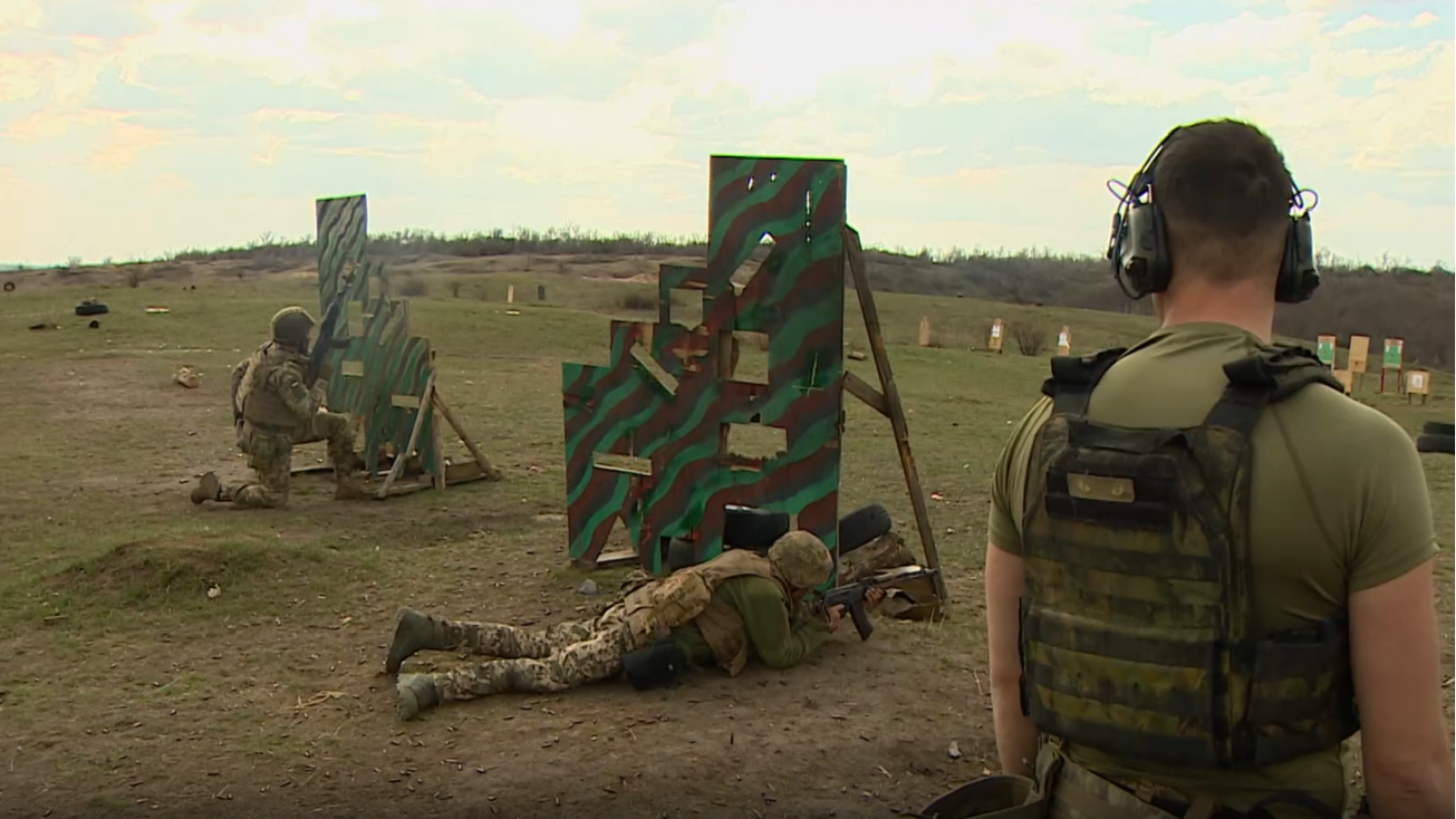 Ucrania entrena a nuevos reclutas para combatir en la primera línea del frente | Ver