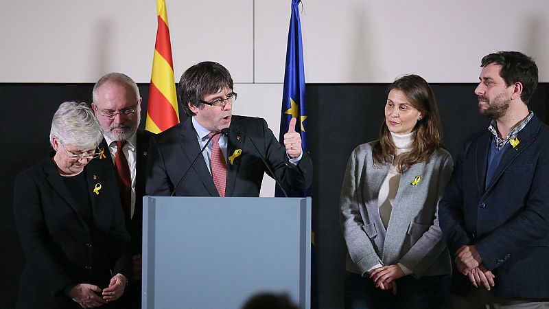 Los jueces ven "casi imposible" que Puigdemont y los demás imputados puedan ejercer sus funciones