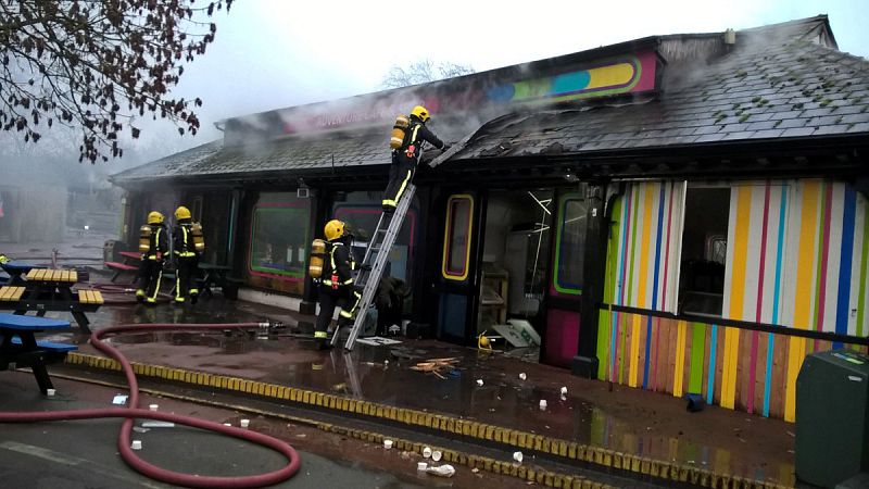 Ocho personas heridas y un animal muerto en un incendio en el zoo de Londres