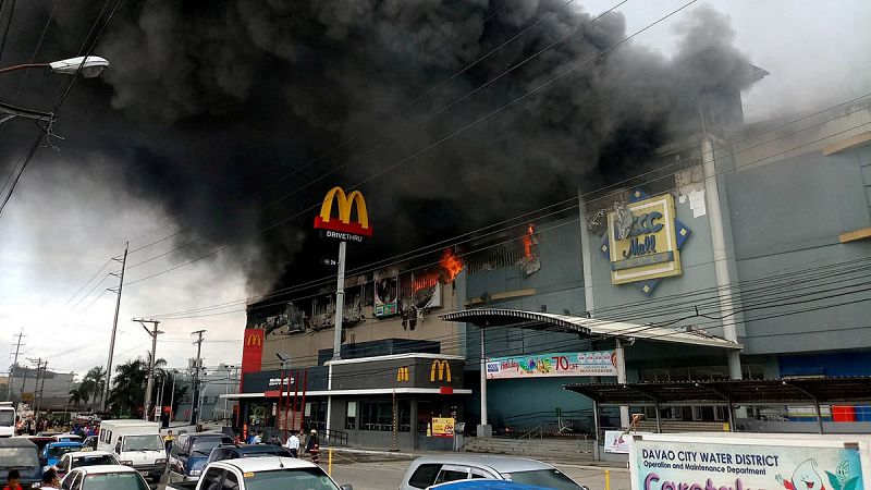 37 muertos en un incendio en un centro comercial en Filipinas