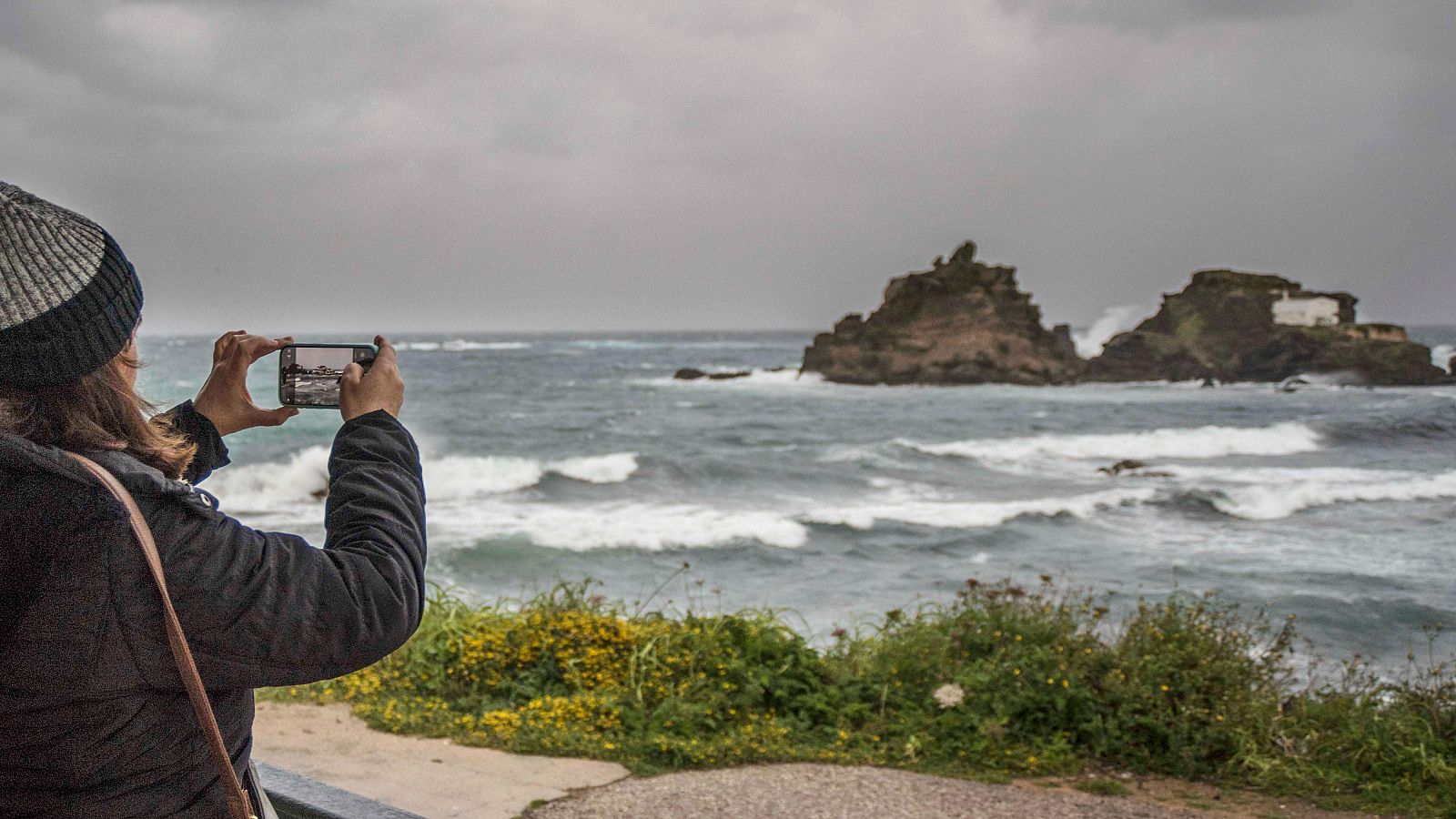 Domingo de cielos despejados en Península y lluvias en Canarias - El tiempo | Ver