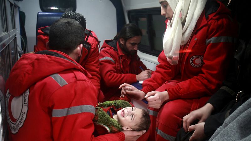 Evacúan a los enfermos de la región siria de Guta Oriental, sitiada por el Ejército