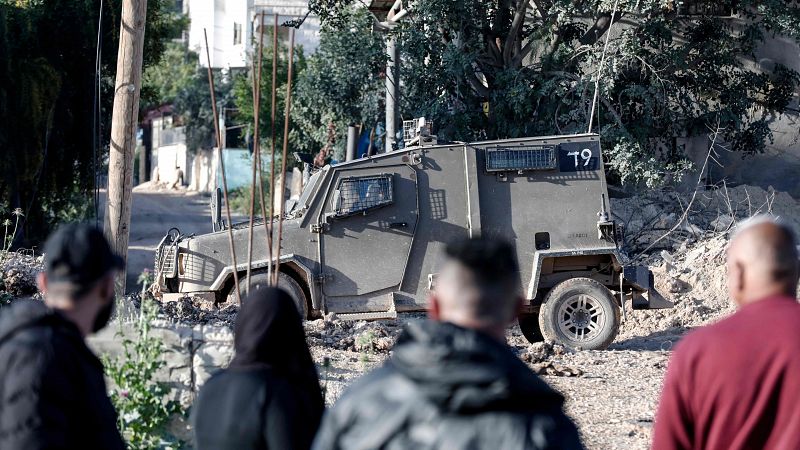 Colonos israelíes ocupan la casa de una familia palestina en Hebrón, Cisjordania, mientras cenaban fuera por el Ramadán