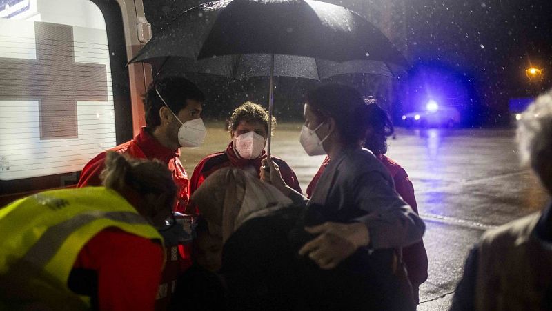 Aterrizan en la Base Aérea de Zaragoza los 13 menores con cáncer y sus familiares evacuados de Gaza