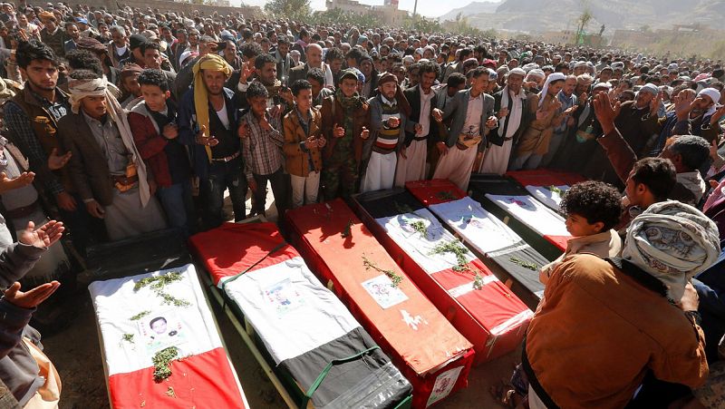 Los bombardeos de la coalición árabe en Yemen matan a 68 civiles en un solo día