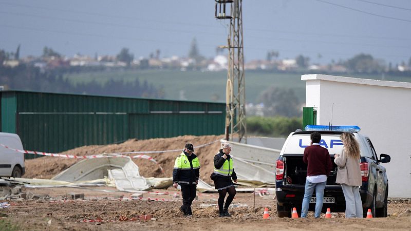 Tres muertos tras el derrumbe de una nave agrícola por el viento en Coria del Río, Sevilla