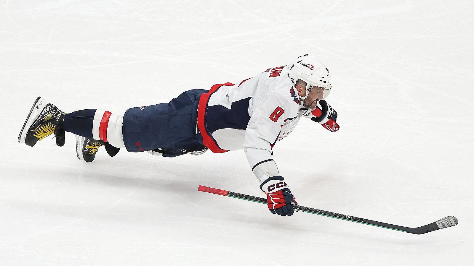 Alex Ovechkin bate el récord histórico de goles en la NHL con 895