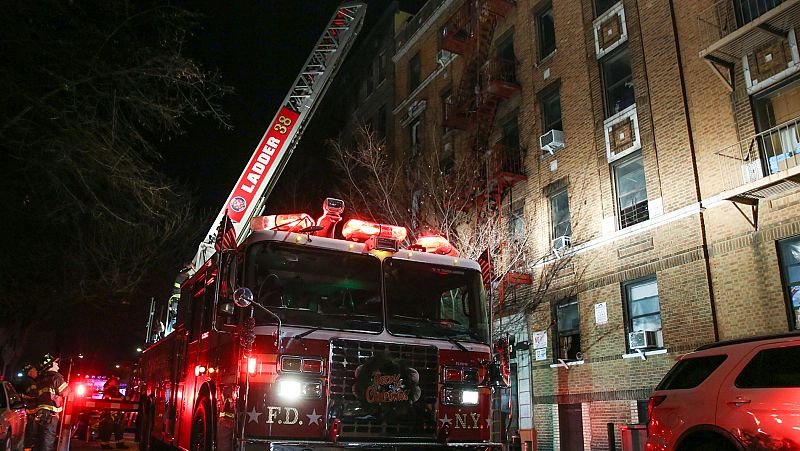Mueren 12 personas en el peor incendio de los últimos 27 años en Nueva York