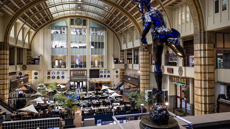 El rojo se instala en los mercados: el IBEX cierra con una caída del 5,12% mientras Wall Street se muestra muy volátil