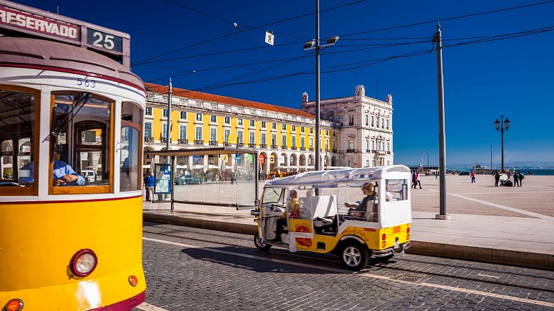 Lisboa declara la guerra a los 'tuk tuk' y restringe su circulación en el casco histórico