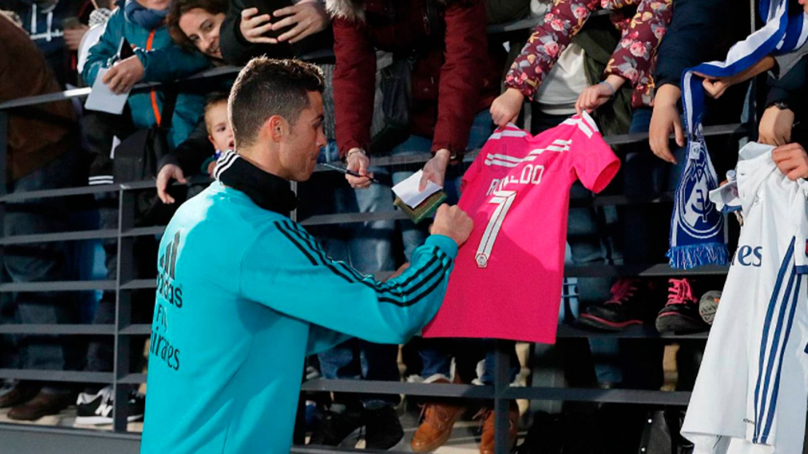 El Madrid se da un baño de multitudes