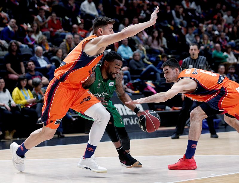 Valencia Basket no da opción al Joventut y se acerca a la Copa
