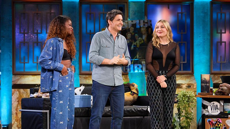 Quiénes son Jesús Cintora, Asaari Bibang y Marina Lobo, invitados hoy a La Revuelta