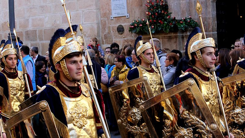 Blancos y azules: La rivalidad histrica de las dos cofradas de Lorca en Semana Santa