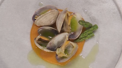 Receta de almejas con tomate y falsa salsa verde de Ismael en MasterChef 12+1