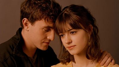 'Y tú sin saberlo': Normal People, miniseries de éxito en RTVE Play y 'El Casoplón', con Pablo Chiapella y Raquel Guerrero