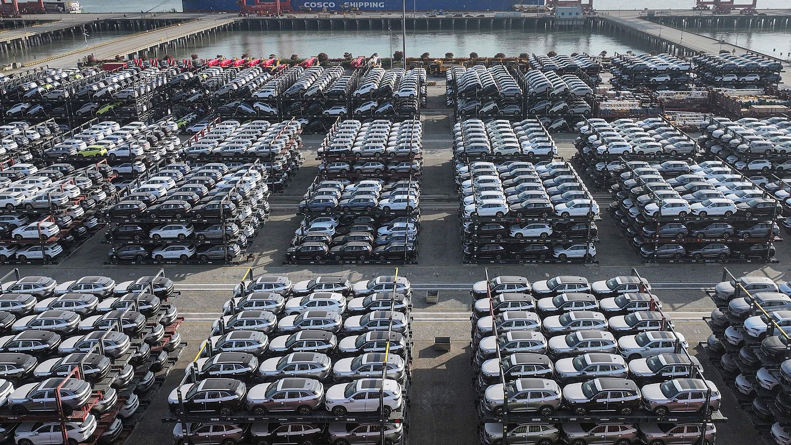 China y la UE estudian fijar un precio mínimo para los coches eléctricos | Ver