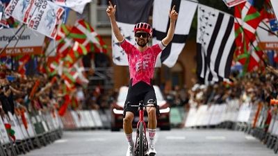 Ben Healy se lleva un triunfo en la Itzulia con una exhibicin en Gernika