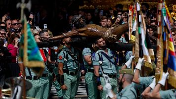 Las imgenes del Jueves Santo: el traslado del Cristo de Mena por la Legin y otras procesiones
