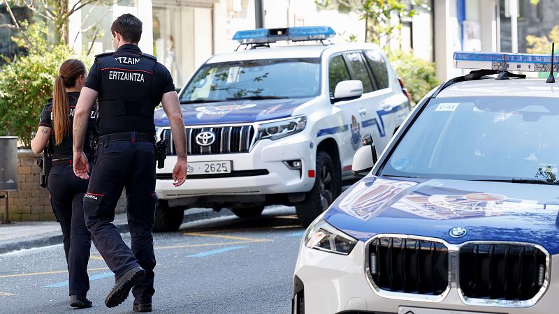 Imagen recurso de dos Ertzaintzas en el Pas Vasco